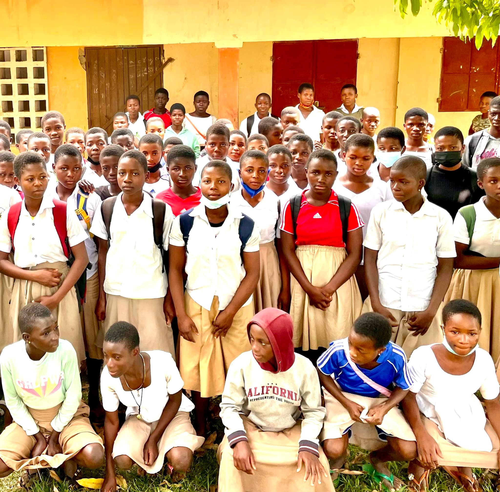Photos de collégiennes du Togo, ayant obtenues leurs brevet en juillet 2022